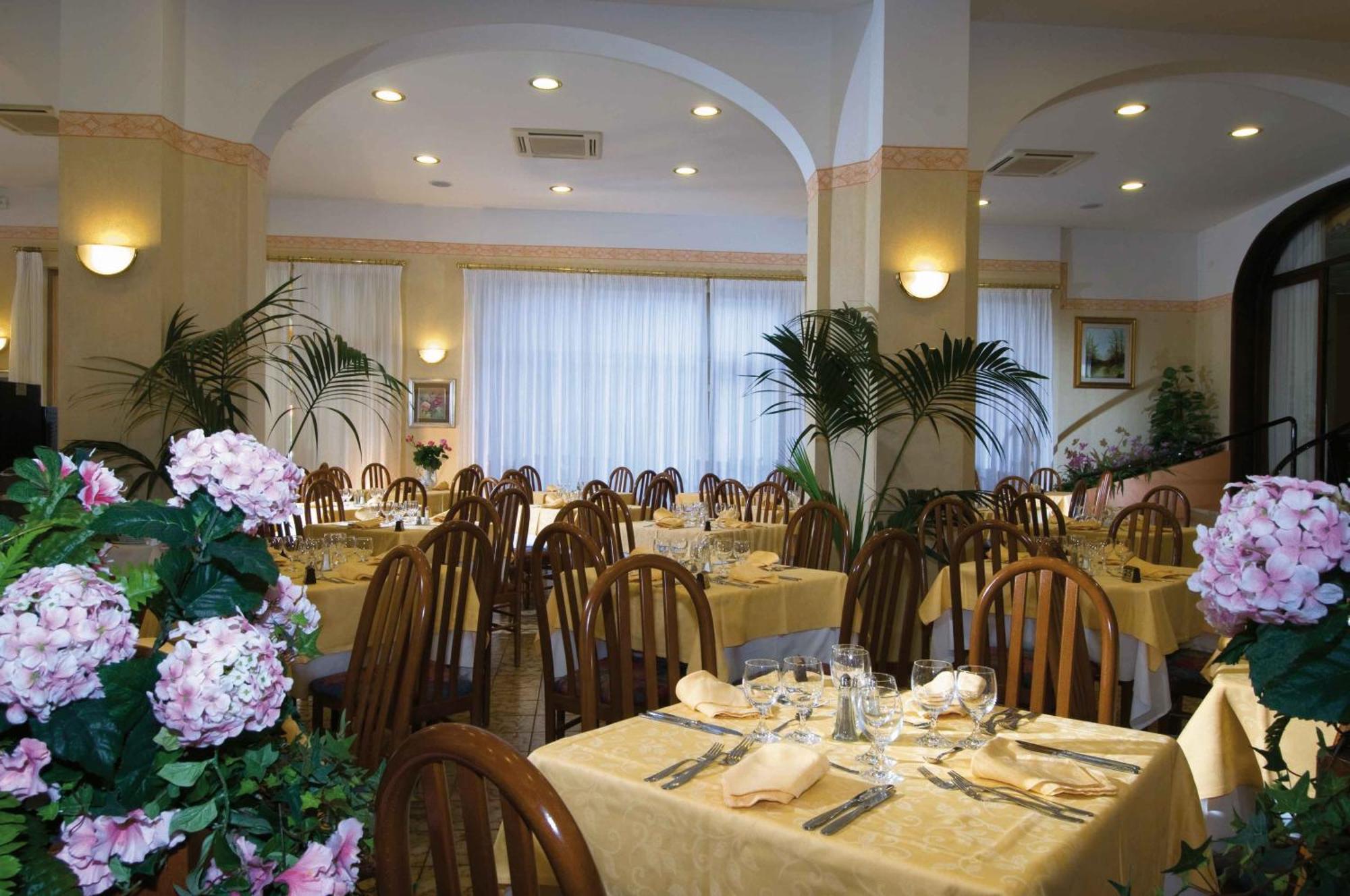 Hotel Bisesti ***S Garda  Exterior photo