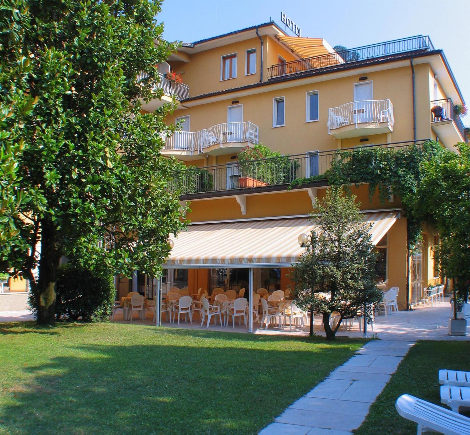 Hotel Bisesti ***S Garda  Exterior photo