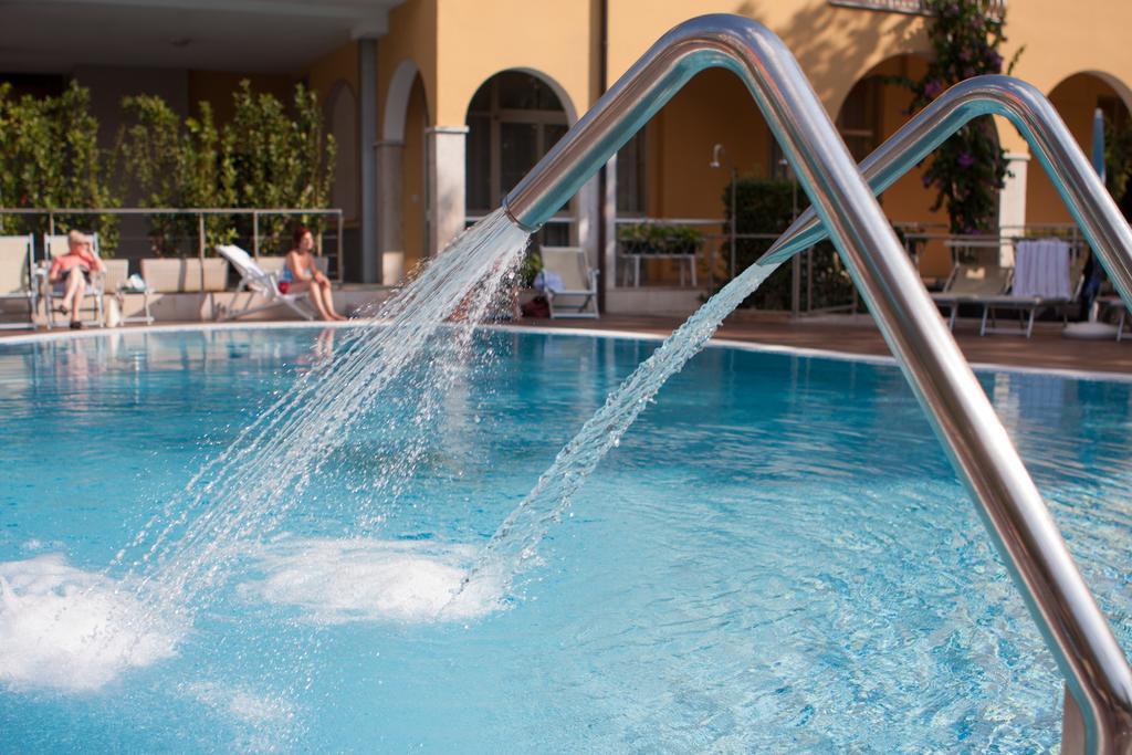 Hotel Bisesti ***S Garda  Exterior photo