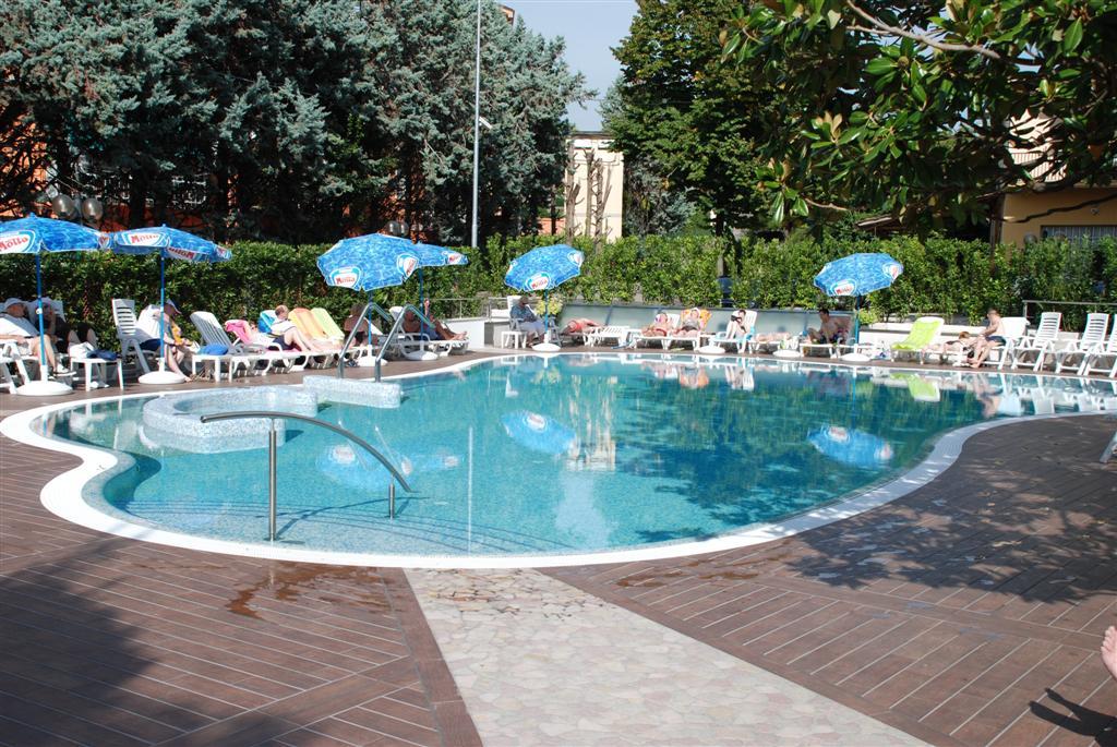 Hotel Bisesti ***S Garda  Exterior photo